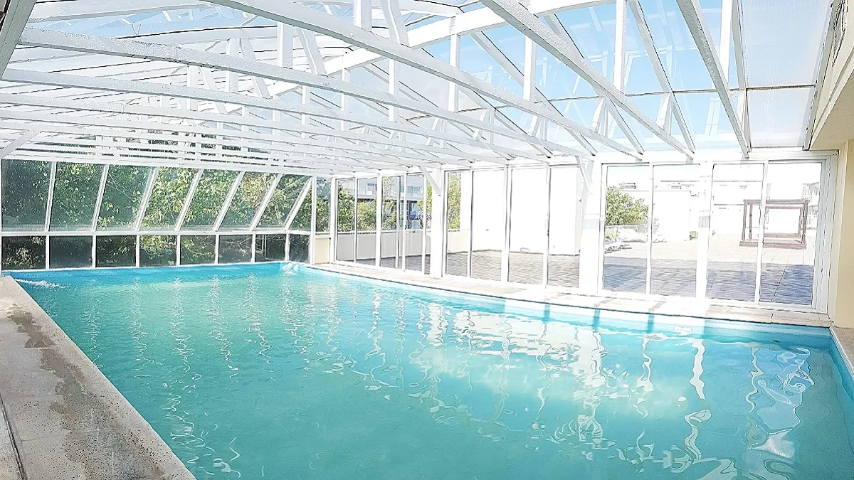 Piscina cubierta climatizada depto del edificio Terrazas de Cariló