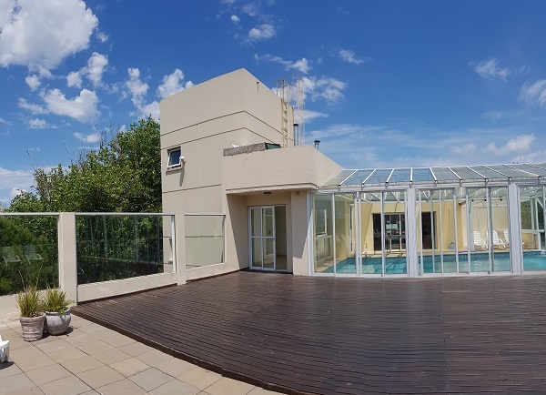 carilo-pileta-climatizada-cubierta